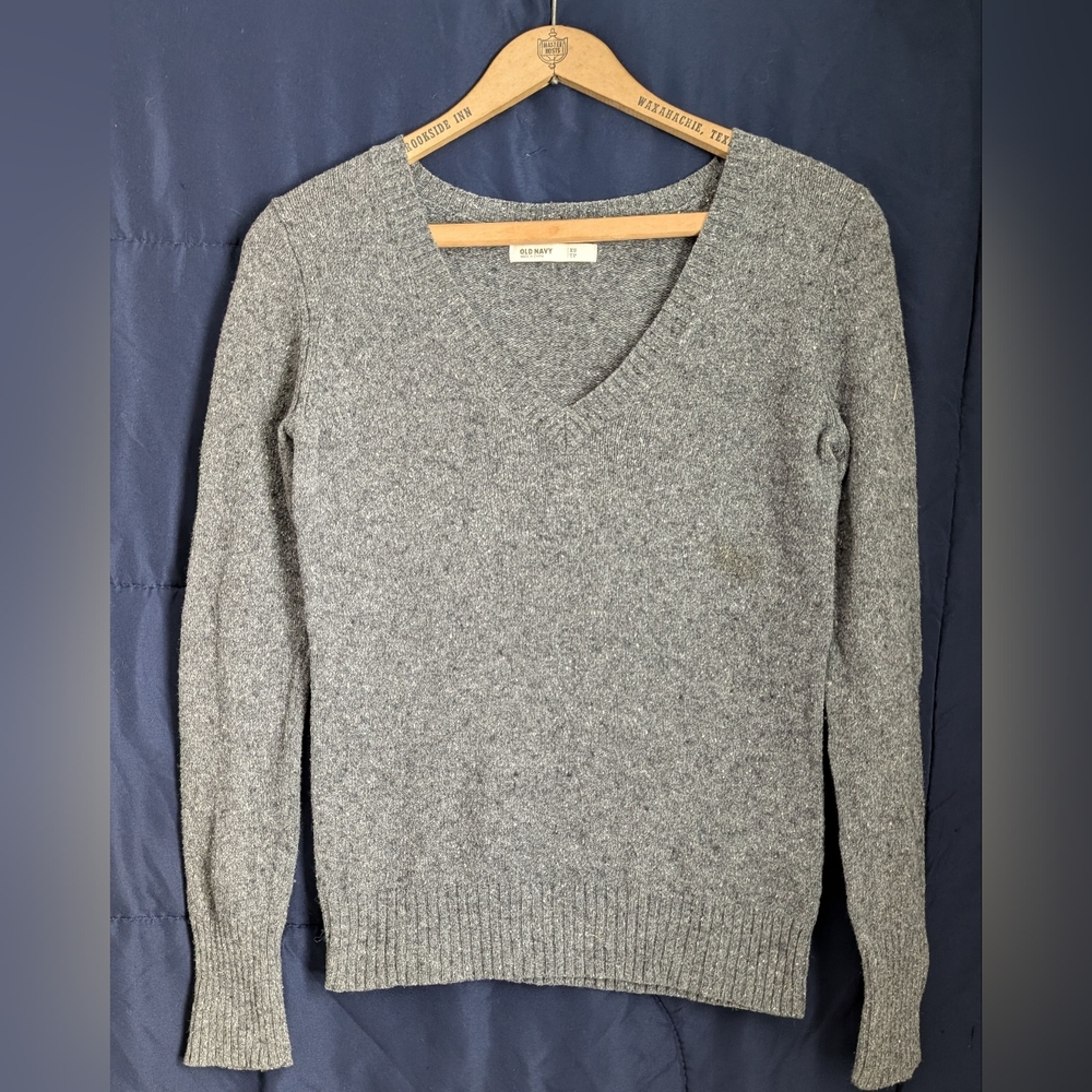 Gray Old Navy V-Neck Sweater